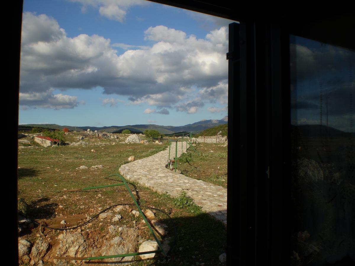 Hotel Arachovitika Kalivia Karyes Zimmer foto